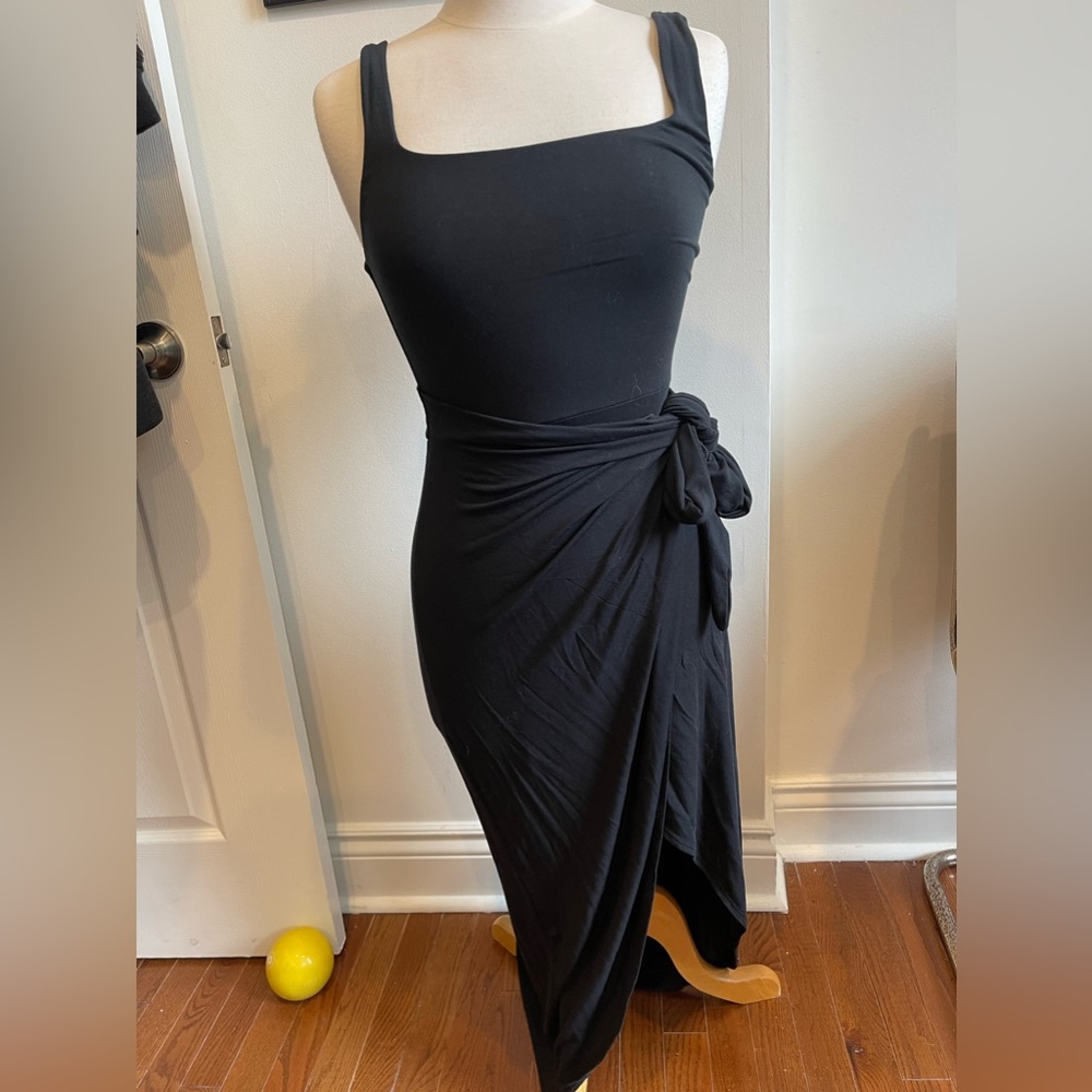 Aritzia Saturn MIDI Wrap Dress